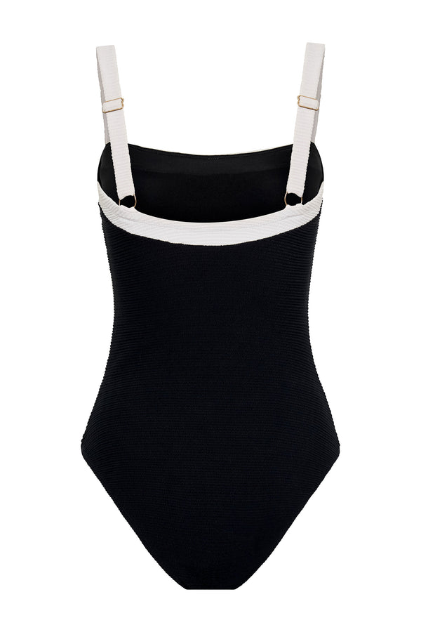 Daisy One Piece In Vogue